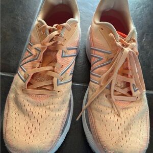 New Balance Women's Athletic Shoes in Peach and Gray